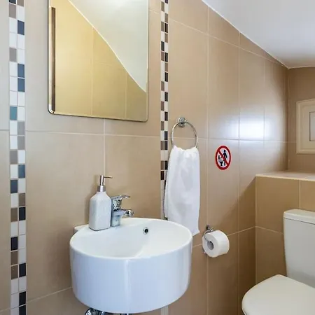 Sunscape 3-bedroom And Pool In Βίλα