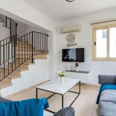 Sunscape 3-bedroom And Pool In Βίλα